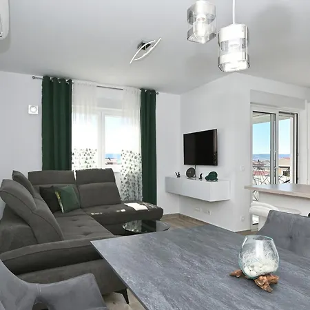 Stylish With Modern Amenities And Free Parking Apartment *