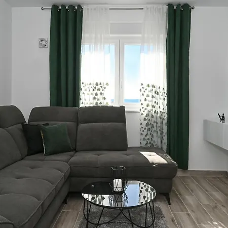 Apartment Stylish With Modern Amenities And Free Parking Kastela