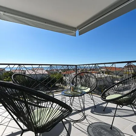 Apartment Stylish With Modern Amenities And Free Parking *