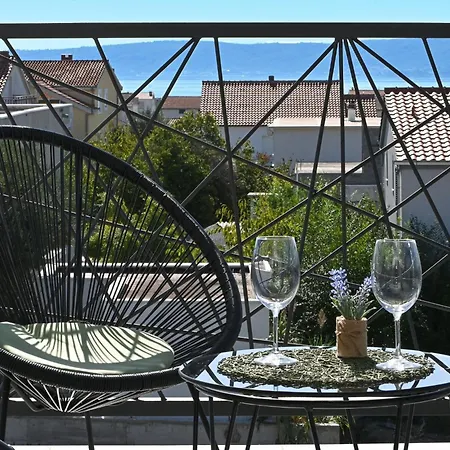 Stylish With Modern Amenities And Free Parking * Kastela